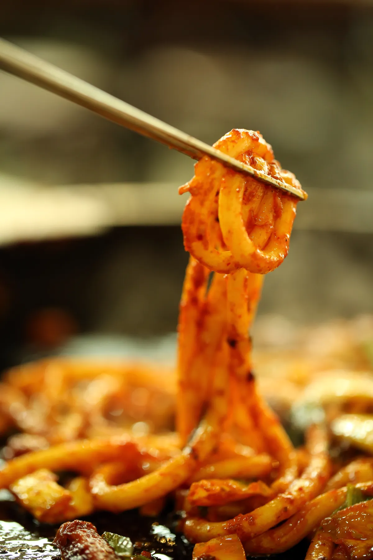 홍대 닭갈비 맛집 신미경의 볶음 우동 마무리 - 서울 홍대 유명 음식점의 아름다운 우동 요리 | Hongdae dakgalbi restaurant stir-fried udon finale - Shin Mi-kyung Seoul famous gourmet beautiful noodle dish perfect ending | 弘大美食炒乌冬面完成 - 神美京首尔著名餐厅的完美乌冬菜肴 | 弘大美食炒烏冬麵完成 - 神美京首爾著名餐廳的完美烏冬菜肴 | 弘大グルメ炒うどん完成 - 神美京ソウル著名レストランの完美うどん料理